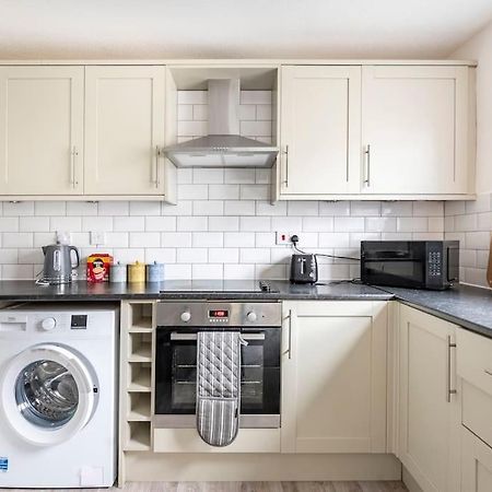 Two Bedroom Flat Near Colchester Hospital With Free Parking And Internet Mile End Exterior foto